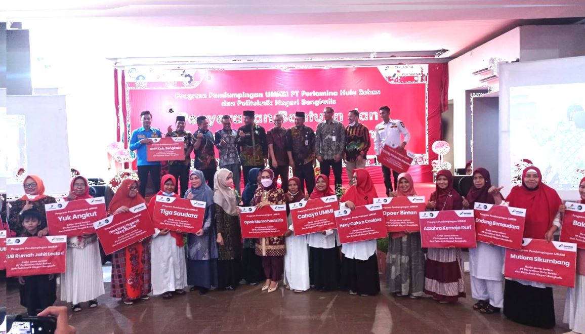Bupati Hadiri Penyerahan Bantuan dan Seminar Kewirausahaan Program Pendampingan UMKM PHR bersama Polbeng